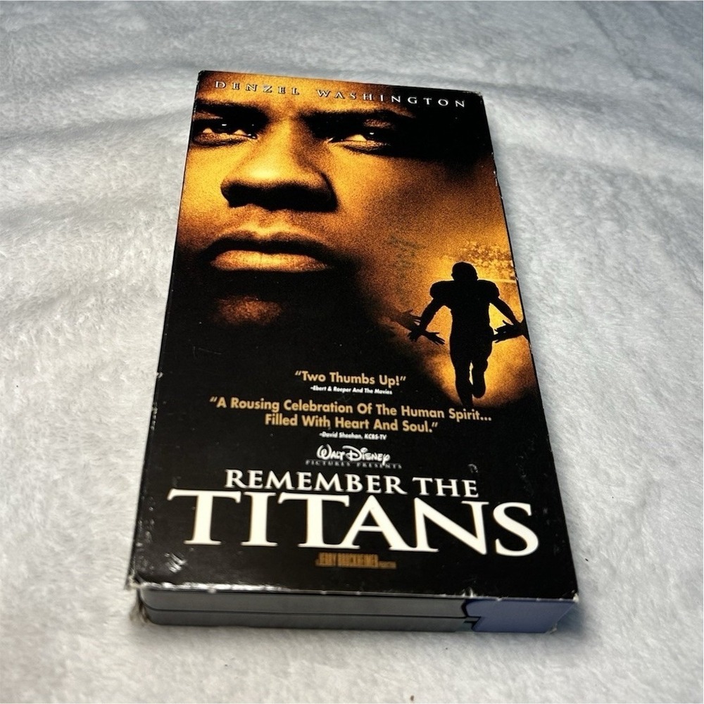 Remember The Titans VHS Walt Disney Pictures Denzel Washington 21736 Movie Tape